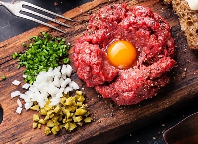 Можно ли есть сырое мясо